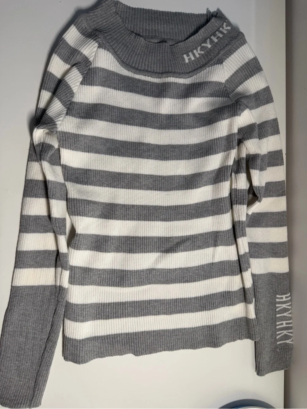 N/A gray white